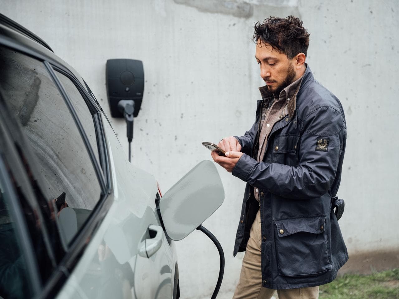 Ladestationen für E-Autos mit dem Smartphone steuern