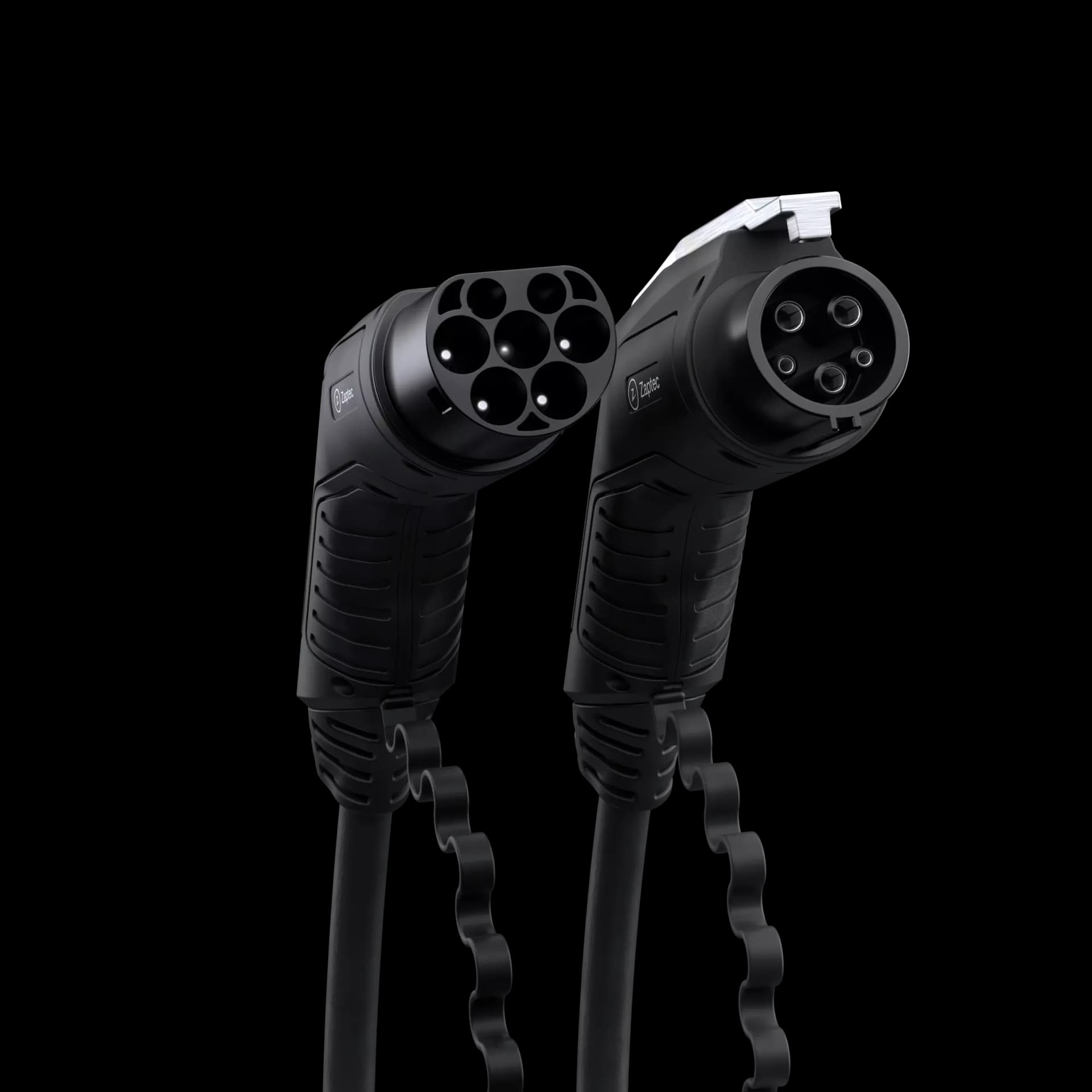 Nærbilde av en svart ladekabel med Type 1- og Type 2-kontakter, for kompatibilitet med ulike elbiler.