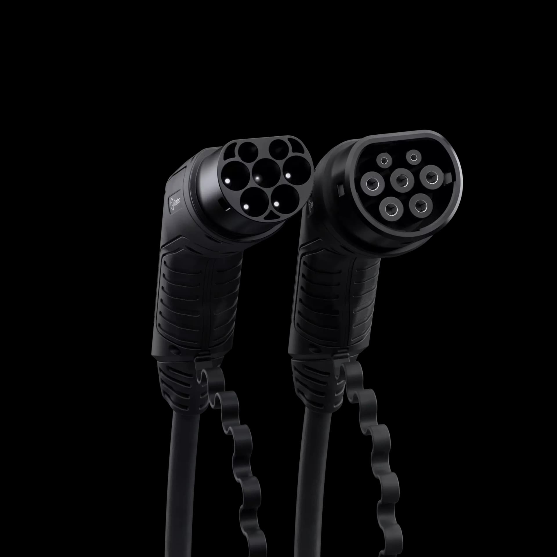 Nærbilde av en svart ladekabel med Type 2-kontakter, standard for elbillading i Europa.