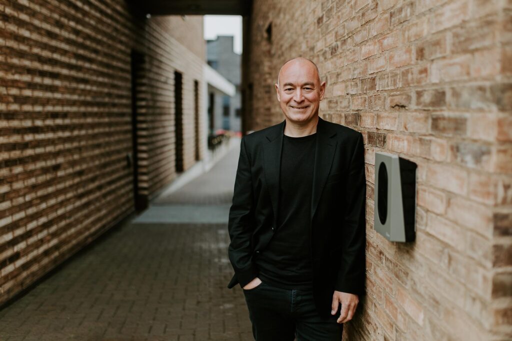 Peter vid en Zaptec Go